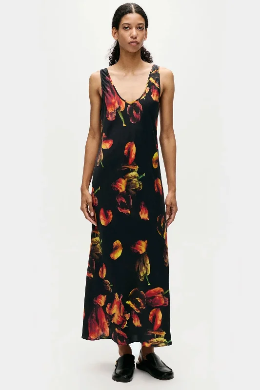 Indoor velvet dresses-Silk Laundry Scoop Neck Dress Tulipa Black