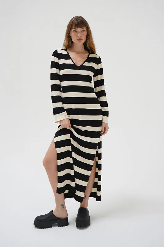 Effortless flowy dresses-LNA Elin Maxi Dress / Ivory & Black